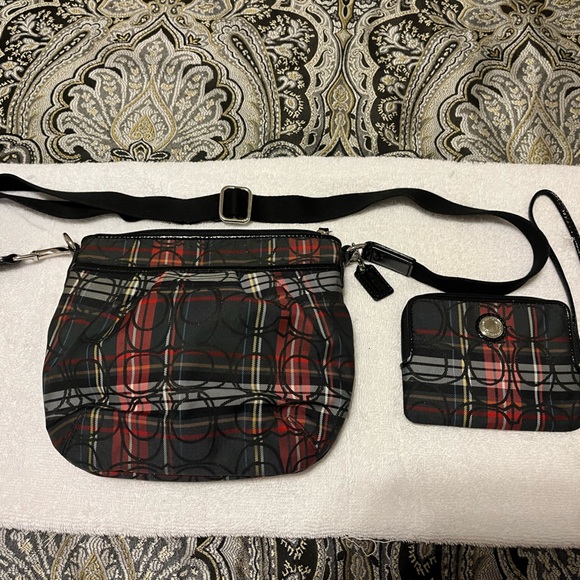 Coach Small Signature Crossbody Set - Picture 1 of 5